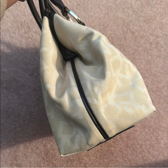 DKNY Stylish Women's Bag - Picture 4 of 7